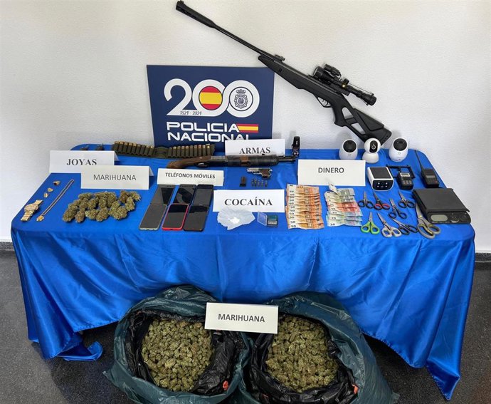 Cuatro detenidos por tráfico de drogas e intervenidas dos armas de fuego modificadas en Elda y Monforte (Alicante)
