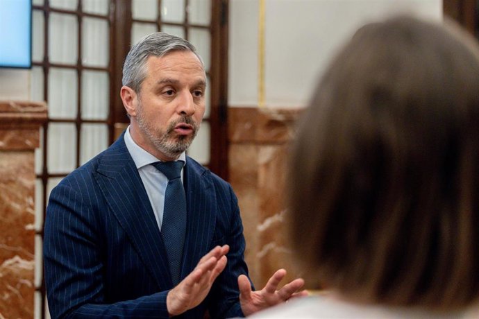 Archivo - El diputado del PP, Juan Bravo, durante una sesión de control al Gobierno, en el Congreso de los Diputados.