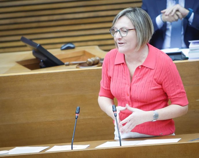 Archivo - La portavoz adjunta del grupo socialista en Les Corts, María José Salvador, en una imagen de archivo