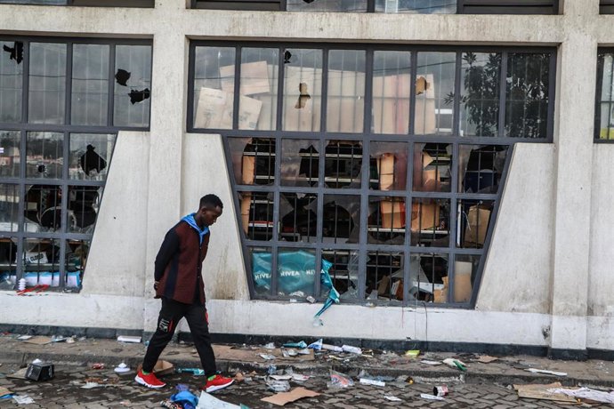 Imagenes de las horas posteriores a la violencia durante el Dia de Saba Saba en Nairobi (Kenia) 