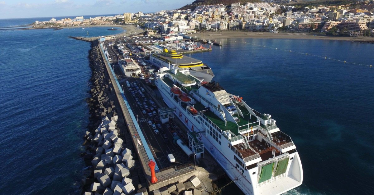 El Gobierno proyecta la reforma del puerto de Los Cristianos: nueva terminal, más aparcamientos y acceso soterrado