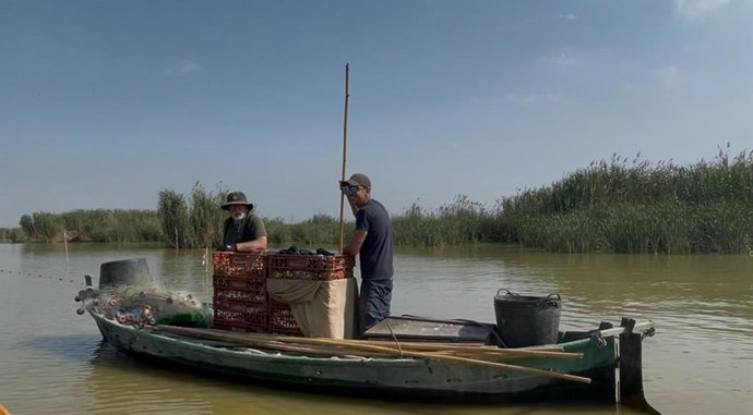El Ayuntamiento exime del canon de pesca a los pescadores de l'Albufera por los efectos de la dana 