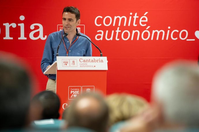 El secretario general del PSOE de Cantabria, Pedro Casares