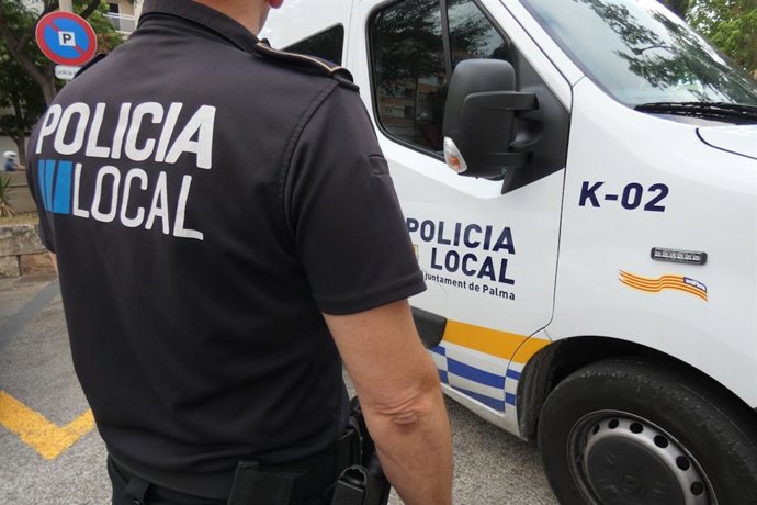 Un agente de la Policía Local de Palma en una imagen de recurso
