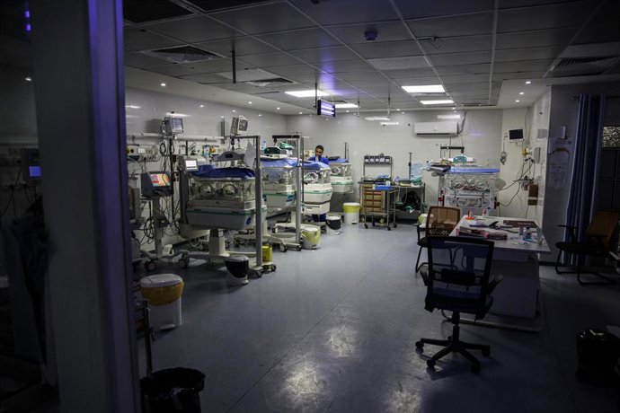 10 de julho de 2025, Cidade de Gaza, Faixa de Gaza, Território Palestino: Bebês prematuros estão sendo tratados em meio a ataques israelenses no Hospital Al-Hilu, pois estão em risco devido à escassez de combustível e ao fechamento das passagens de fronte