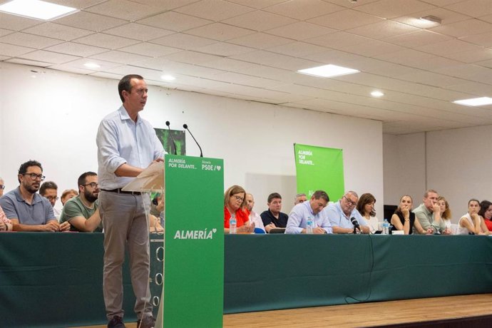 El secretario general del PSOE de Almería, José María Martín, en el Comité Provincial del PSOE de Almería celebrado en Níjar.