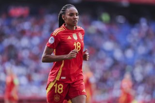 Archivo - Salma Paralluelo of Spain looks on during the UEFA Womens Nations League 2024/25 Grp A3 MD 6, match between Spain and England RCDE Stadium on June 03, 2025 in Cornella, Barcelona, Spain.