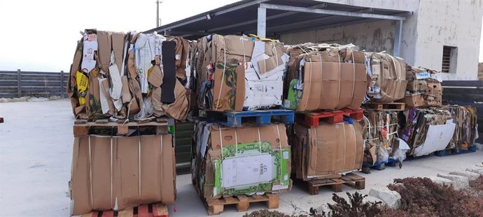 Limpieza de residuos en la isla de Tabarca