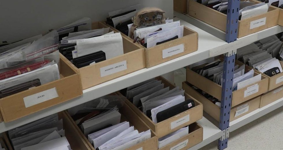 Articulos guardados en la Oficina de Objetos Perdidos de Policía Municipal.