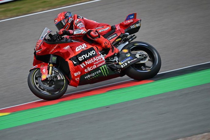 93 MARQUEZ Marc (spa), Ducati Lenovo Team, Ducati Desmosedici GP25, em ação durante o 2025 MotoGP Motul Liqui Moly Grand Prix of Germany, GP da Alemanha, no circuito de Sachsenring, de 11 a 13 de julho, na Alemanha - Photo Studio Milagro / DPPI