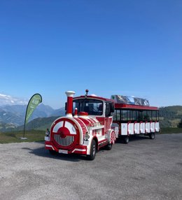 El tren turístico de Aller en Coto Bello.