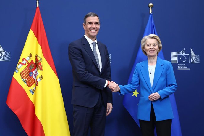 Archivo - Arquivo - O Presidente do Governo, Pedro Sánchez, realiza uma reunião com a Presidente da Comissão Europeia, Ursula von der Leyen, na sede da Comissão Europeia, em 28 de maio de 2024, em Bruxelas (Bélgica).