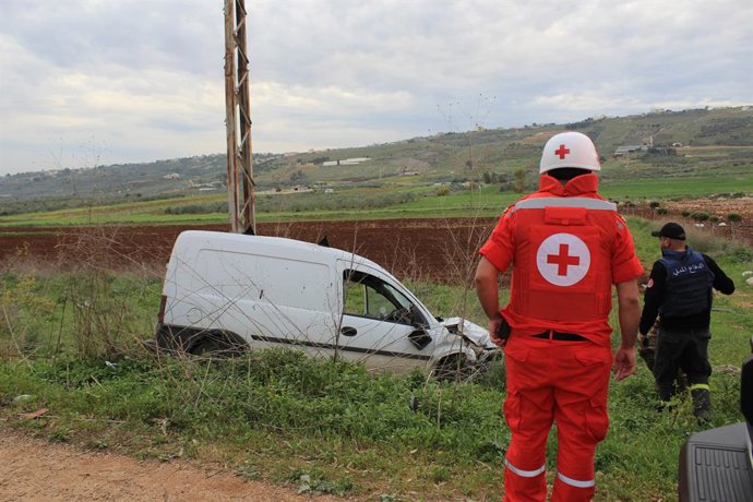 Archivo - DARDARA, April 8, 2025  -- A car damaged in an Israeli drone strike is seen in Dardara, Lebanon, April 7, 2025.   Three people were killed on Monday in two Israeli drone strikes on southern Lebanon, according to Lebanese sources.   In one strike