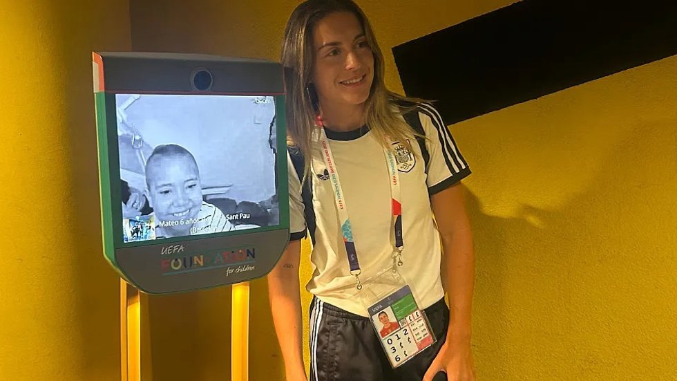 El sueño de Mateo: RFEF y UEFA conectan a la selección con hospitales de Barcelona