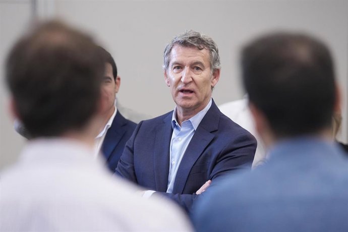 El presidente del Partido Popular, Alberto Núñez Feijóo, durante un encuentro con dirigentes locales del PP, en el Hotel Lamaro, a 11 de julio de 2025, en Barcelona, Catalunya (España).