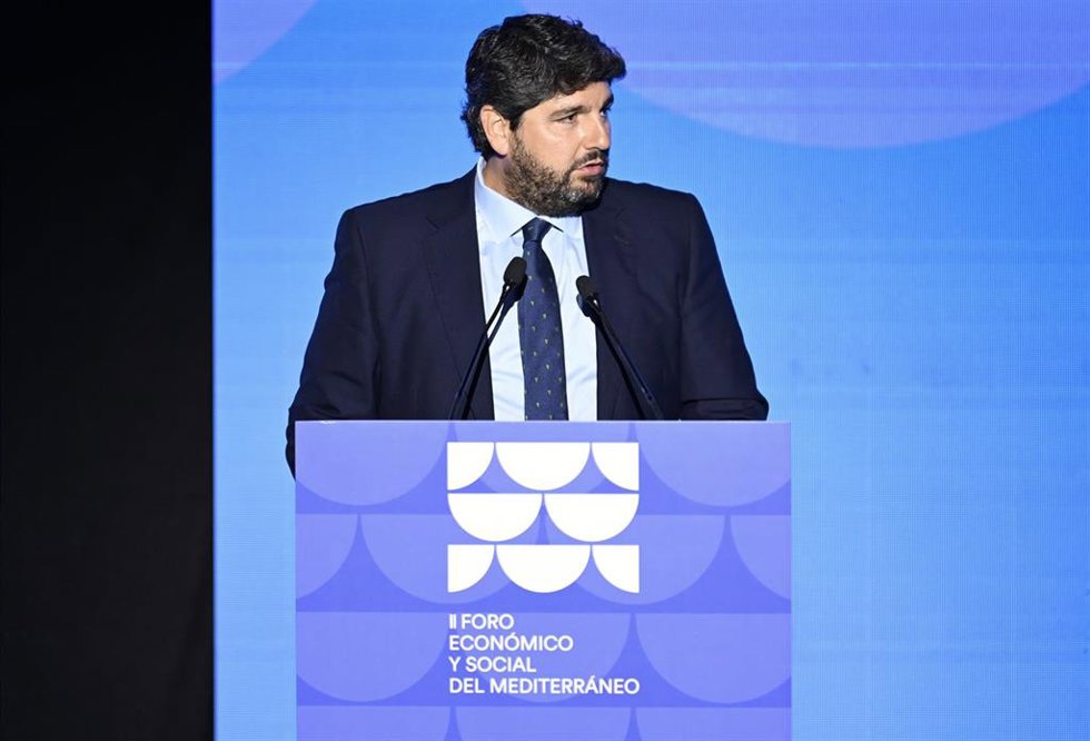 El presindente del Gobierno regional, Fernando López Miras, reivindica un Plan Nacional del Agua en el Foro Mediterráneo