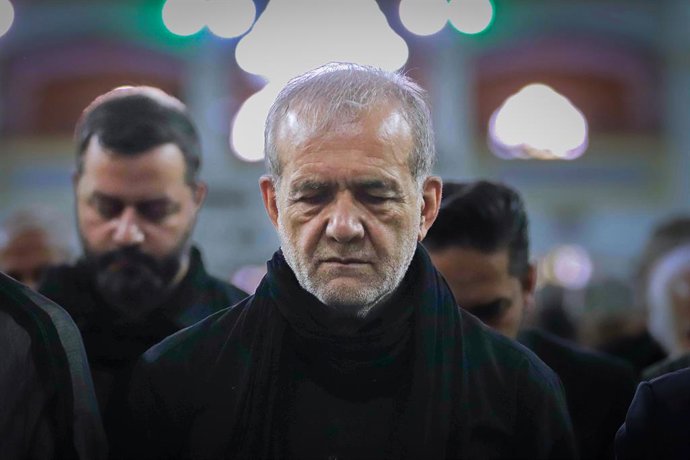 7 de julho de 2025, Teerã, Teerã, Irã, República Islâmica do: O presidente iraniano, Masoud Pezeshkian, participa da oração do meio-dia de Ashura em Tabriz, Irã, em 7 de julho de 2025