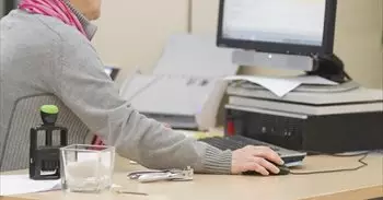 Un pequeño grupo de funcionarios propone un sistema para integrar a 600.000 madrileños "excluidos" de la Administración