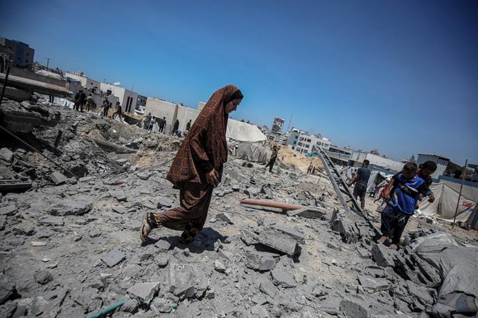 July 12, 2025, Gaza City, Gaza Strip, Palestinian Territory: Palestinians inspect the damage at the site of an Israeli strike on the Public Prosecution building in Gaza City, on July 12, 2025