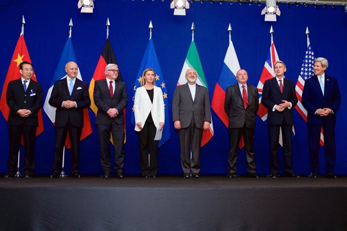 Archivo - Apr 2, 2015 - Lausanne, Switzerland - From left, Head of Mission of People's Republic of China to the European Union WU HAILONG, French Foreign Minister LAURENT FABIUS, German Foreign Minister FRANK-WALTER STEINMEIER, European Union High Represe