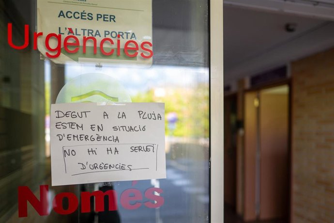 Cartel que se tuvo que colgar el sábado en el hospital