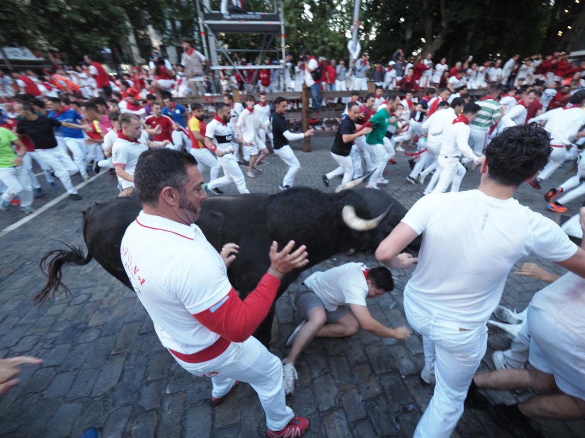 Un joven bilbaíno y otro guipuzcoano entre los heridos en el séptimo encierro de los Sanfermines