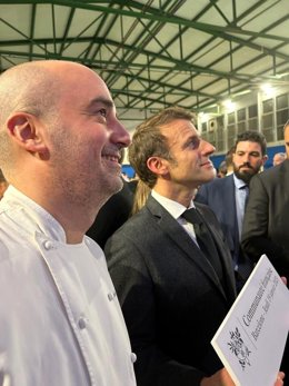 El presidente francés Emmanuel Macron junto al chef en 2023 enBarcelona