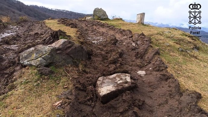 Imágenes de los daños provocados por la rodada en la zona del crómlech.