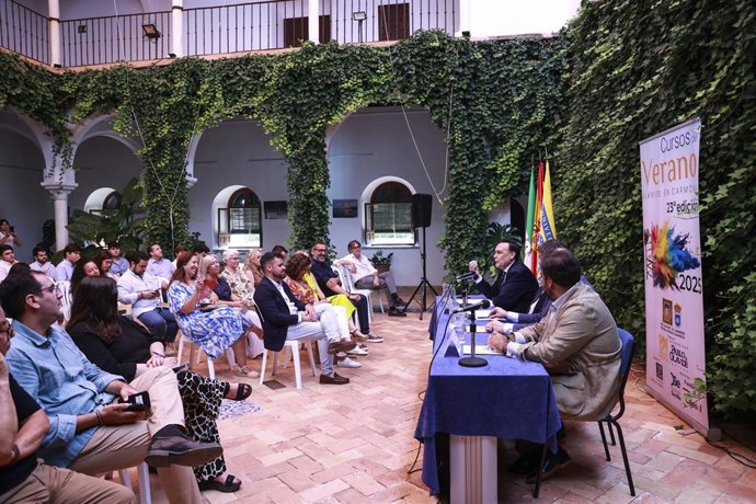 El consejero de Universidad e Innovación de la Junta de Andalucía, José Carlos Gómez Villamandos, durante la XXIII edición de los Cursos de Verano de la Universidad Pablo de Olavide en Carmona, a 23 de junio de 2025, en Sevilla (Andalucía, España). 