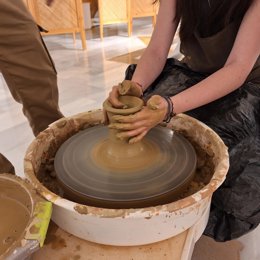 Archivo - Imagen de archivo de un taller de cerámica en Bailén.
