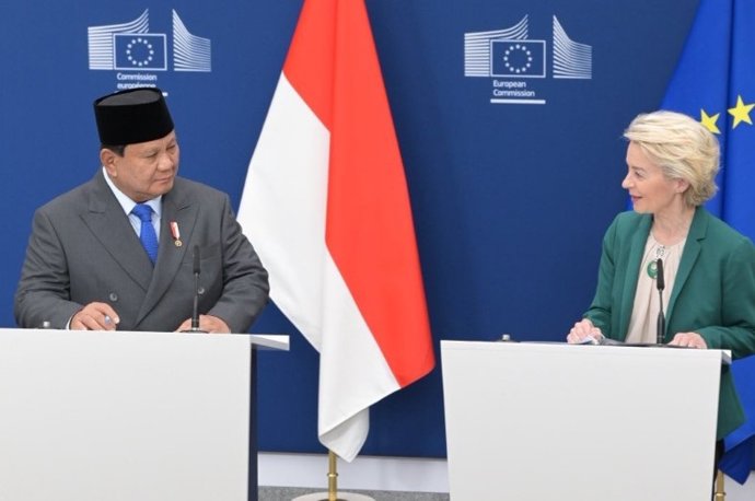 O presidente da Indonésia, Prabowo Subianto (à esquerda), e a presidente da Comissão Europeia, Ursula von der Leyen