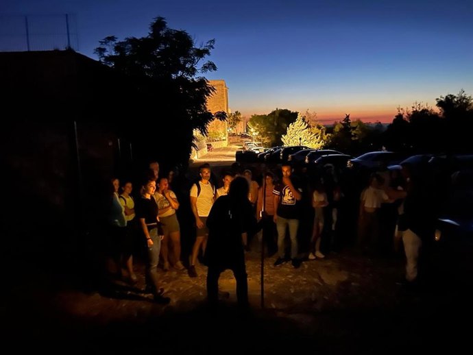 Medio centenar de personas participa en la jornada nocturna de senderismo 'Jaén no duerme en verano'