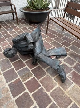 La escultura de Pedro García Cabrera, en Vallehermoso, vandalizada