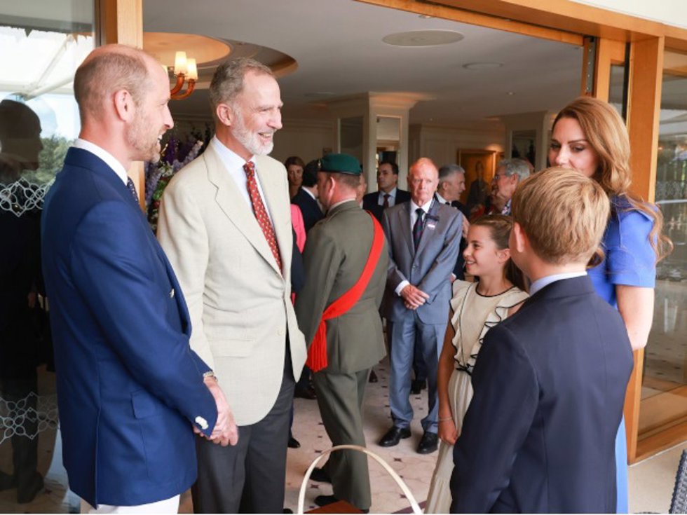 Archivo - El Rey Felipe VI (1i) junto a los príncipes de Gales, Guillermo (3i) y Kate Middleton (1d), durante la final del Campeonato de Wimbledon 2025, en Londres (Reino Unido).