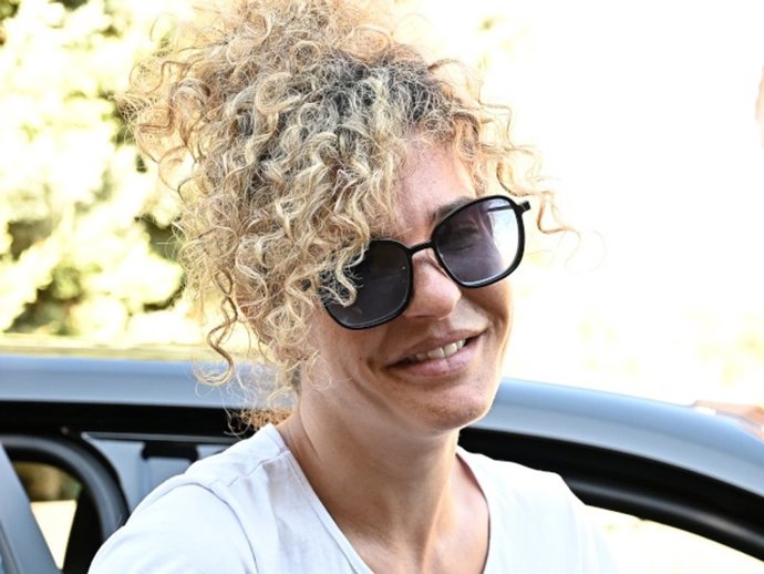 Sheila Casas regresa a casa tras sus vacaciones en familia junto a sus hermanos Óscar Casas y Daniel