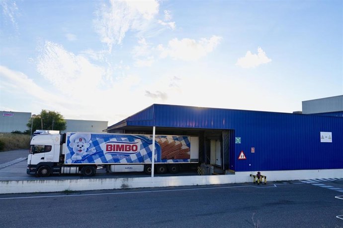 Archivo - Exterior de la fábrica de Bimbo, a 26 de septiembre de 2024, en Valladolid, Castilla y León (España). Los máximos representantes de Bimbo España han trasladado hoy que la decisión del cierre de la planta de Valladolid, del que dependen unos 200 