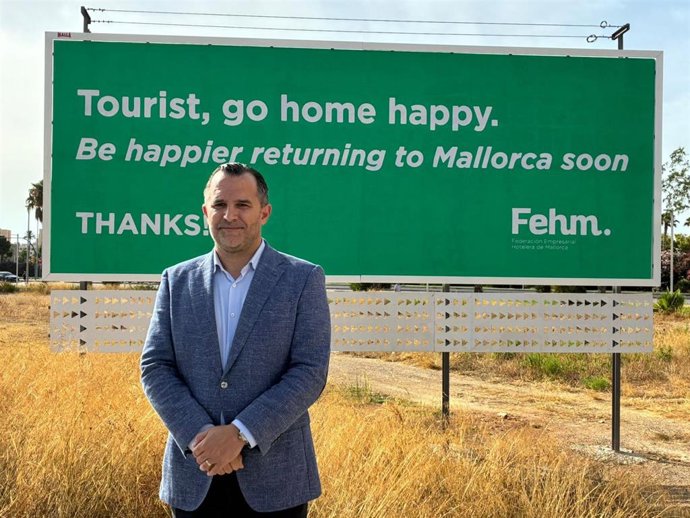 El presidente de la FEHM, Javier Vich, presenta una campalña de agradecimiento a los turistas