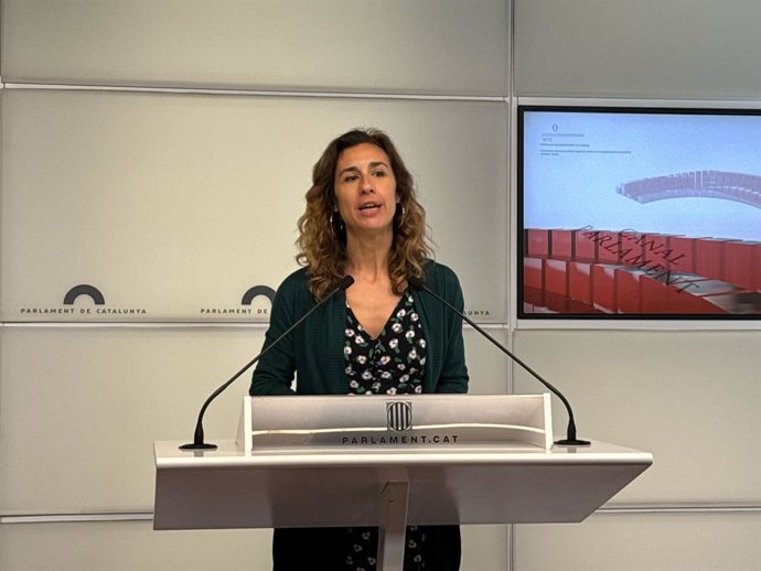 Archivo - La diputada de la CUP al Parlament Laia Estrada 