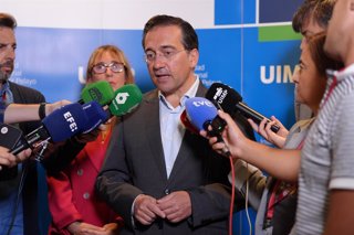 El ministro de Asuntos Exteriores, Unión Europea y Cooperación, José Manuel Albares, ofrece declaraciones a los medios en la inauguración de la tercera edición del seminario España en el mundo, en el Palacio de la Magdalena, a 13 de julio de 2025, en Sant
