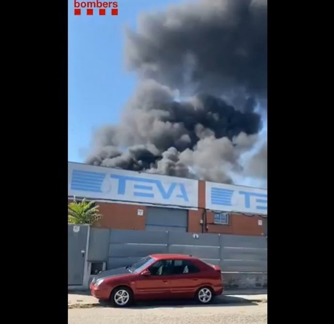Quema una nave industrial en Polinyà (Barcelona) sin personas afectadas