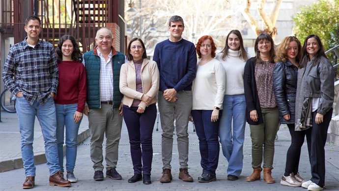 Archivo - Equipo del hospital