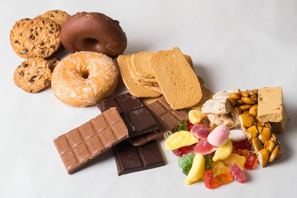 Archivo - Galletas, chocolates, caramelos y chicles