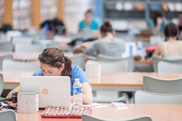 Archivo - Biblioteca de la Pablo de Olavide.