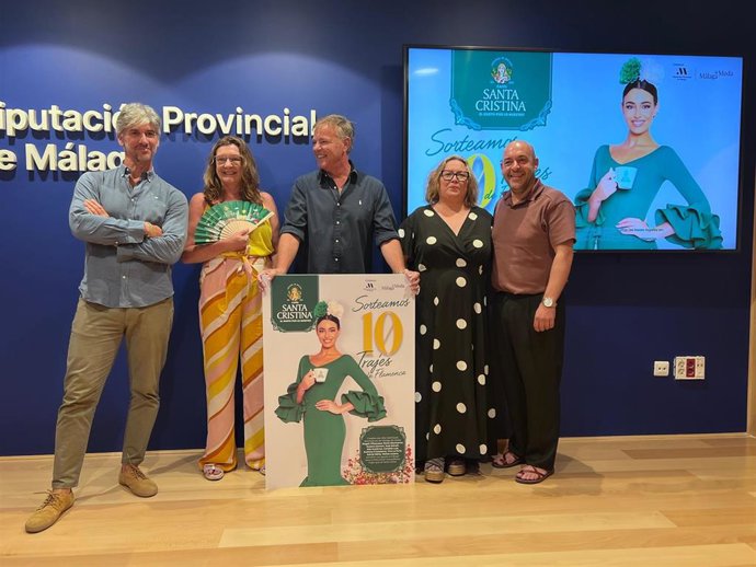 La diputada provincial de Desarrollo Económico Sostenible y responsable de Málaga de Moda, Esperanza González, y el gerente de Cafés Santa Cristina, Diego Benítez, entre otros, en la presentación del evento.