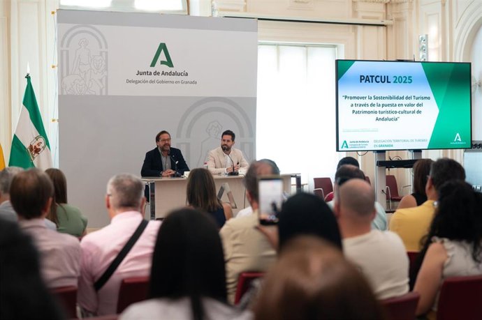 Presentación de las ayudas del Patcul con los delegados del Gobierno andaluz en Granada, Antonio Granados, y de Cultura de la Junta en la provincia, David Rodríguez