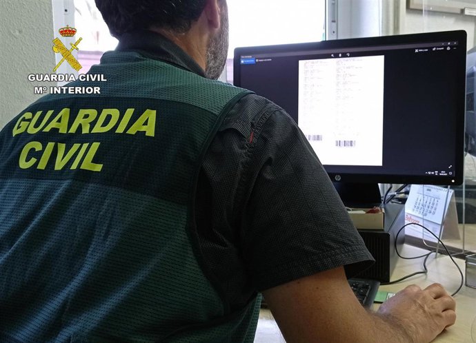 Archivo - Sucesos.- La Guardia Civil detiene a un individuo por apuñalar presuntamente a un vecino de Los Alcázares (Murcia)