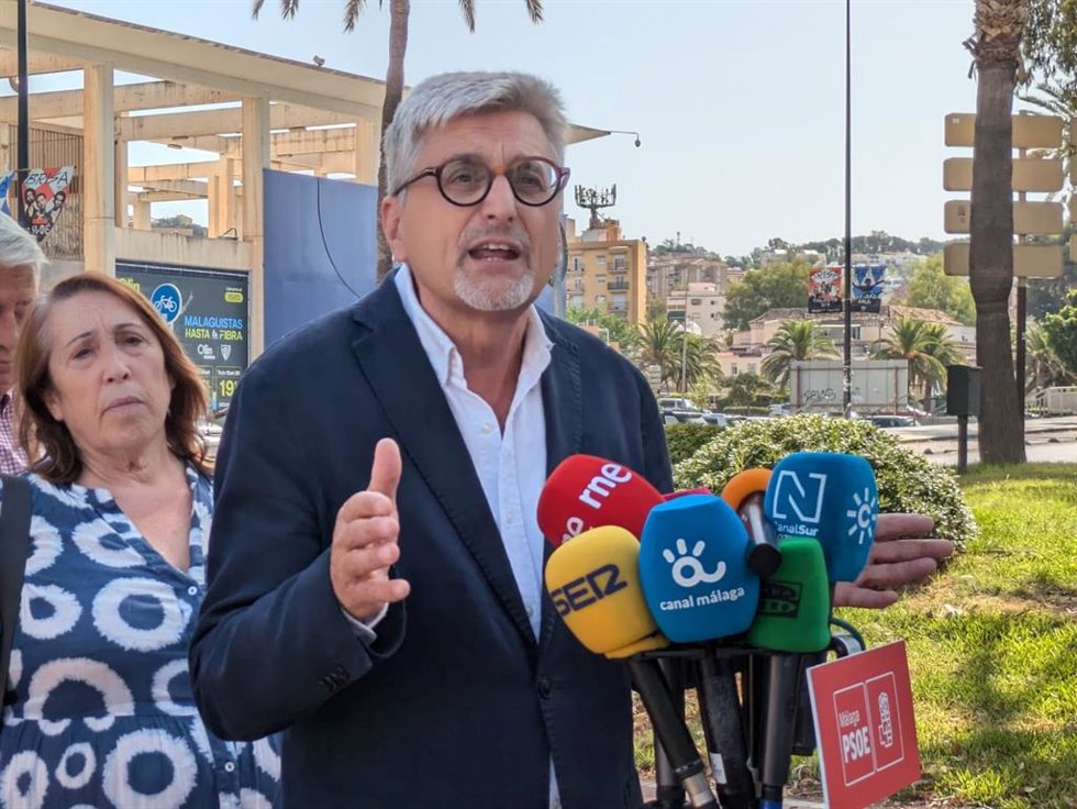 El secretario provincial del PSOE de Málaga, Josele Aguilar, ha atendido a los medios este lunes acompañado por los concejales socialistas en la ciudad.