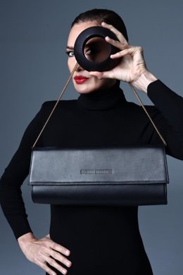 Archivo - Uno de los bolsos de Eduardo Navarrete de la colección Musas.