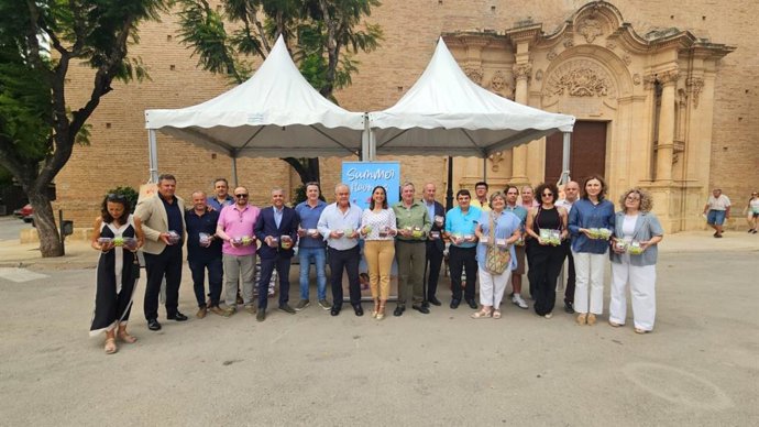 La consejera Sara Rubira en el acto organizado por Apoexpa con motivo del inicio de la campaña de recogida de uva de mesa en Totana