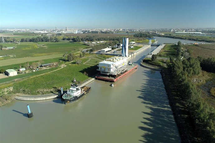 Esclusa Puerta del Mar, en el puerto de Sevilla.